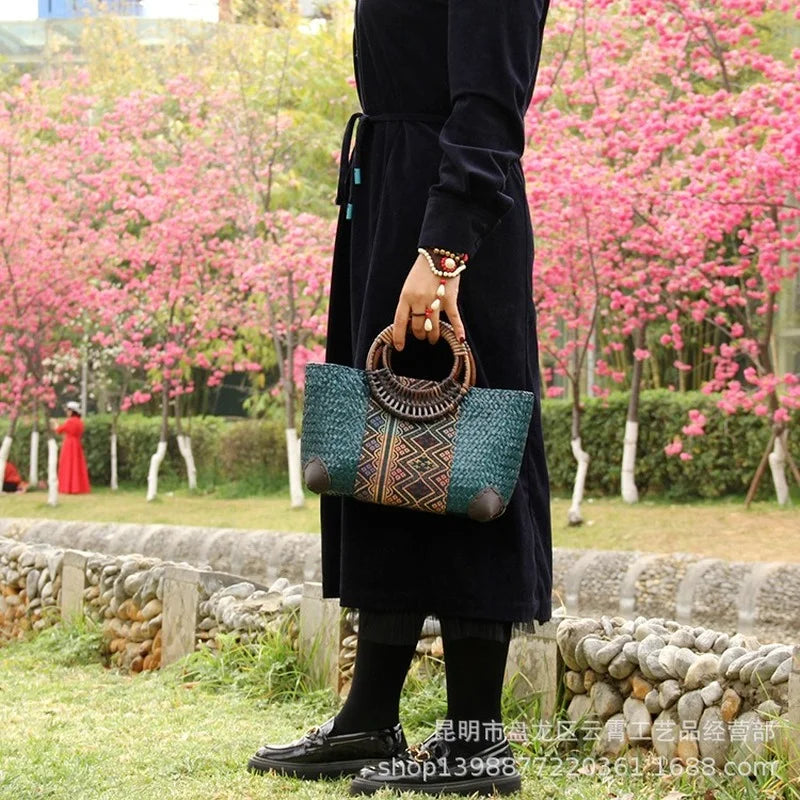 New style straw bag woven female bag Thailand rattan bag straw woven bag leisure vacation handbag small bag