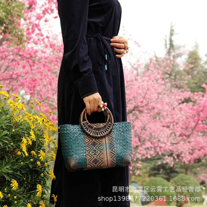 New style straw bag woven female bag Thailand rattan bag straw woven bag leisure vacation handbag small bag