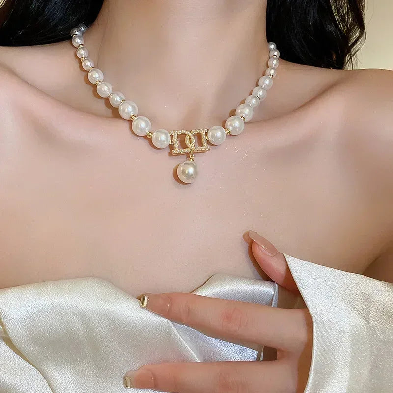 Women Elegant Pearl Clavicle Chain