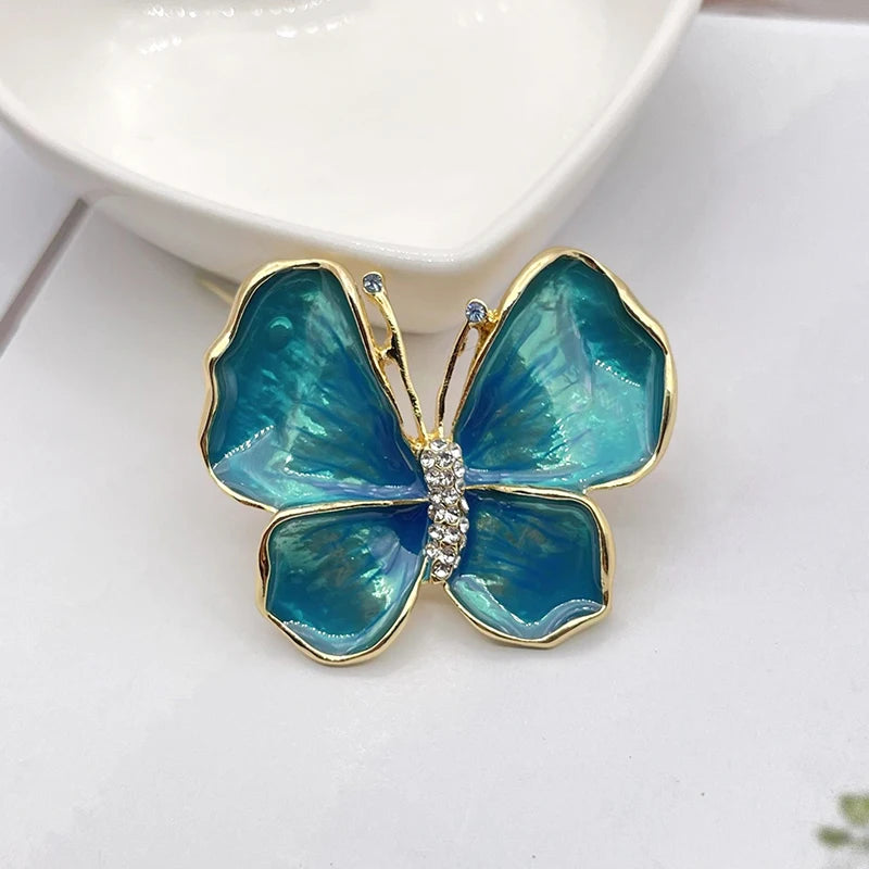 Cute Vivid Flying Bird Brooch