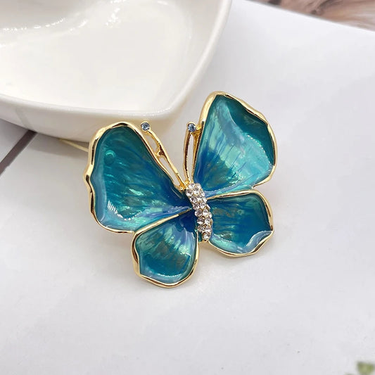 Cute Vivid Flying Bird Brooch