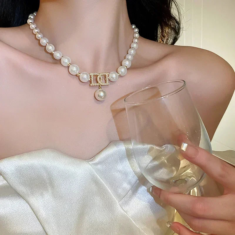 Women Elegant Pearl Clavicle Chain